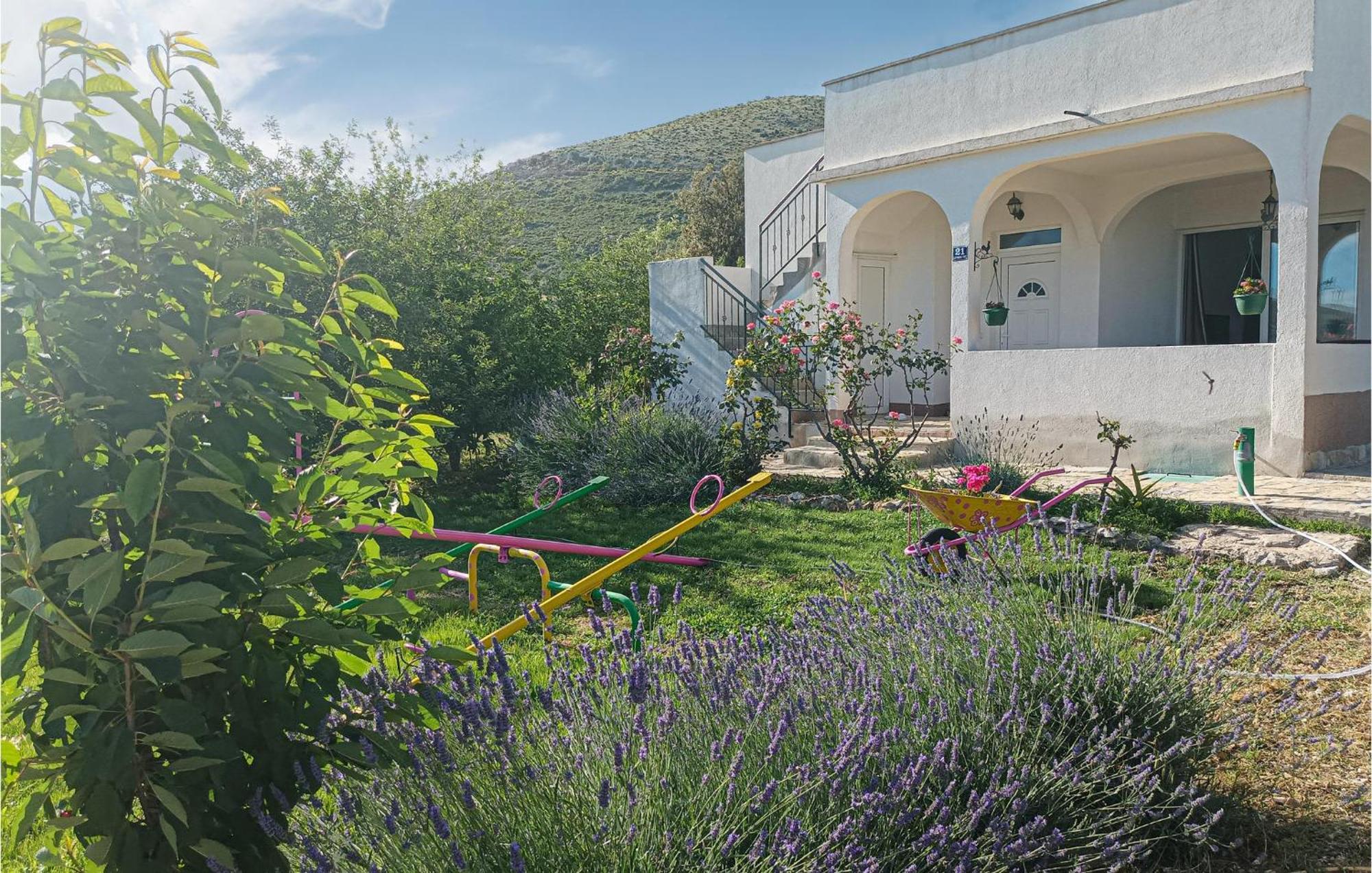 Gorgeous Home In Kastel Stafilic With Wifi Eksteriør billede